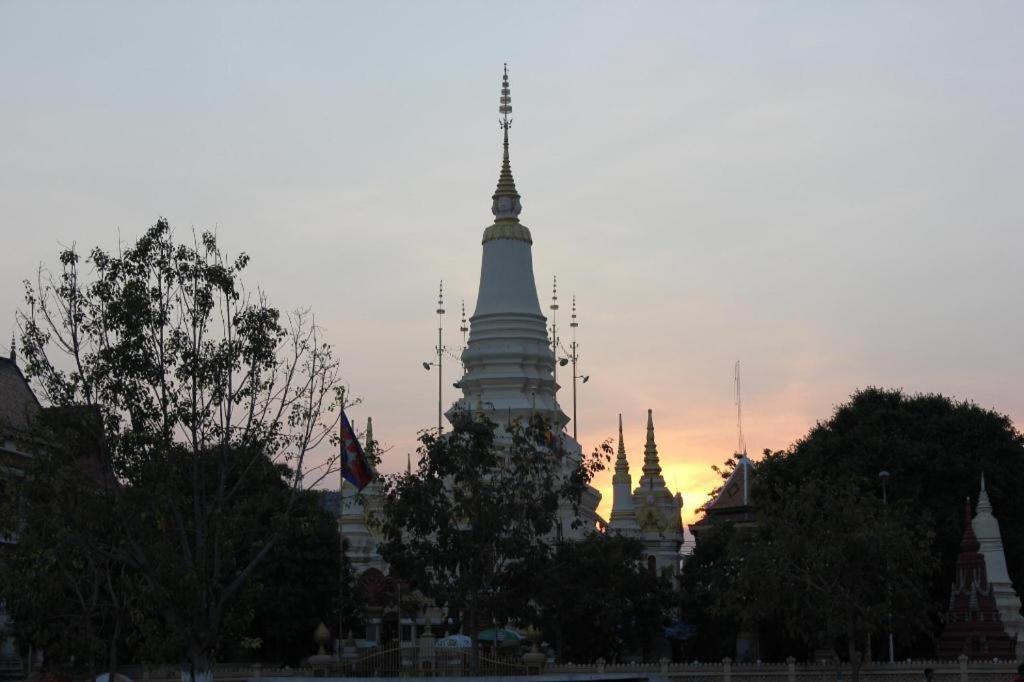 De Art Hotel Phnom Penh Exteriör bild