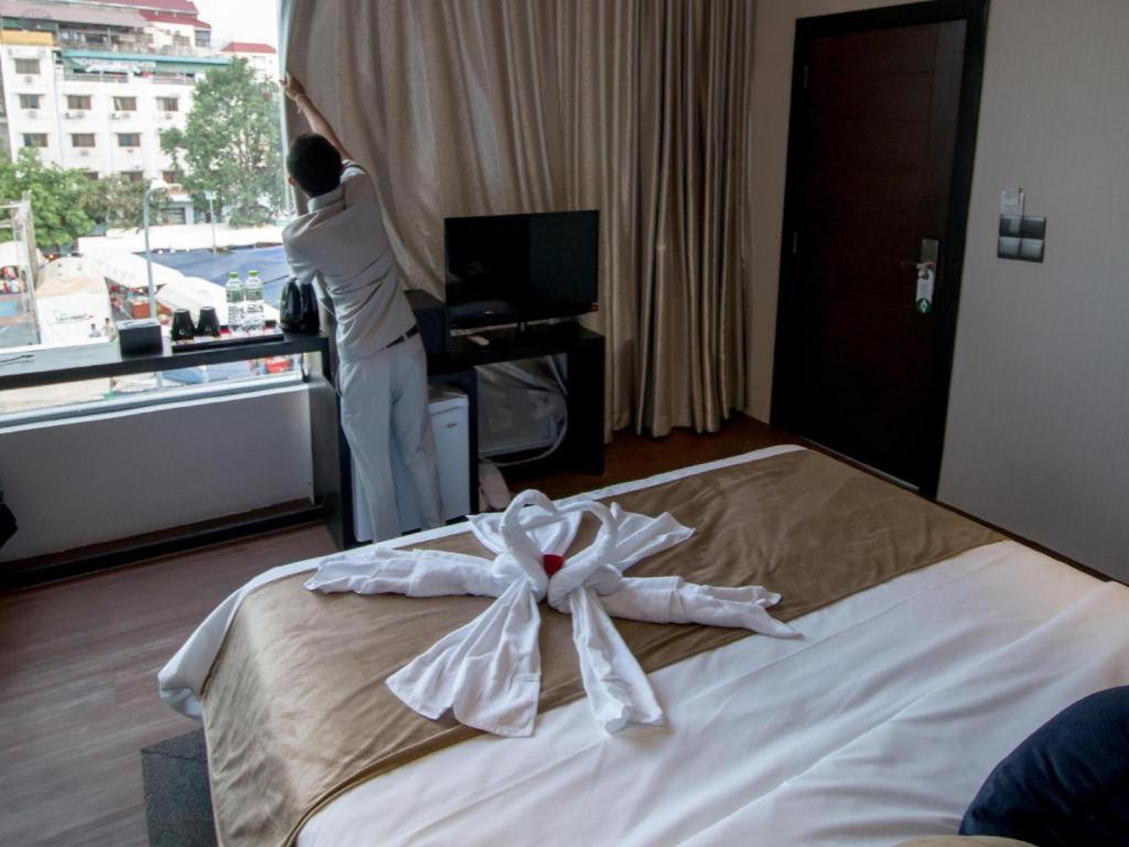 De Art Hotel Phnom Penh Exteriör bild