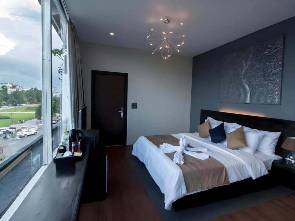 De Art Hotel Phnom Penh Exteriör bild
