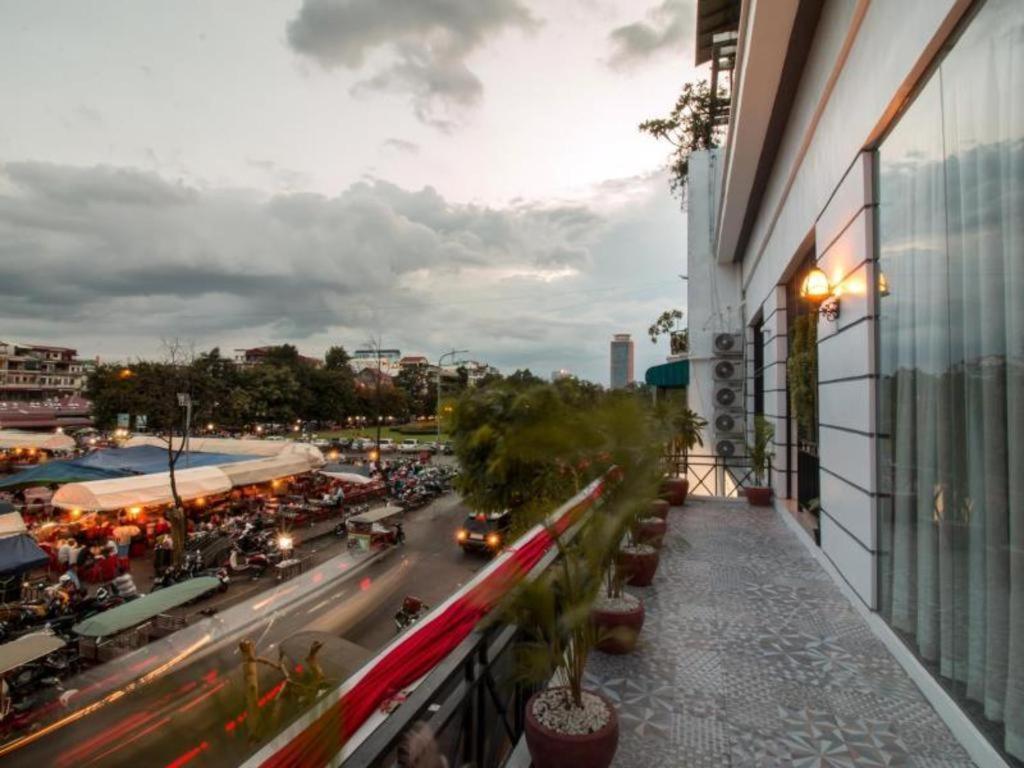De Art Hotel Phnom Penh Exteriör bild